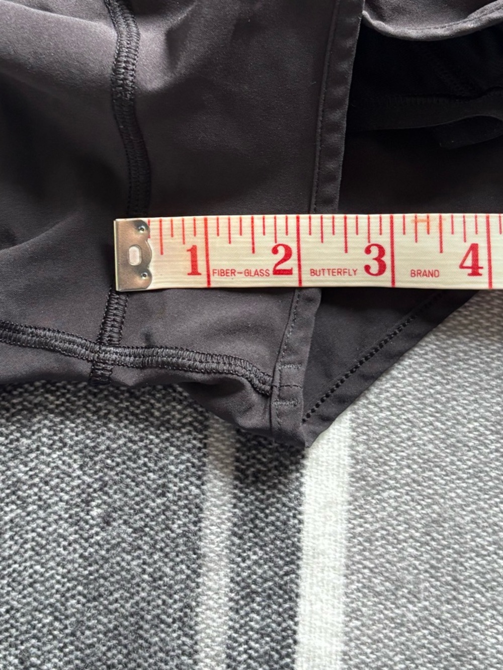 Lululemon Hotty Hot Short II 2.5" in Black - Picture 10 of 10